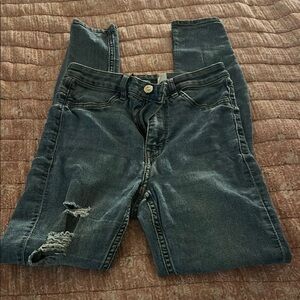 Stylish Blue Distressed Women's Jeans